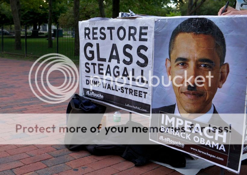 Две акции на одной площади Photobucket